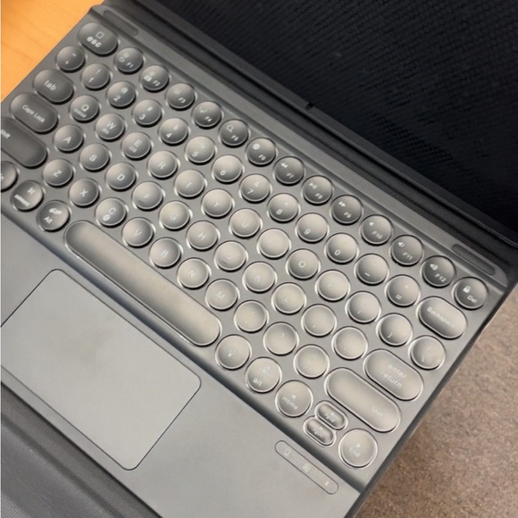 Wireless keyboard and case for
4.0 4.0 out of 5 stars 492
iPad Pro - Picture 3 of 8